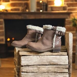 [Anthro] Winding Ruffle Boots By Miss Albright - 8B